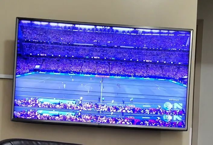 Televisão 43 LG com defeito