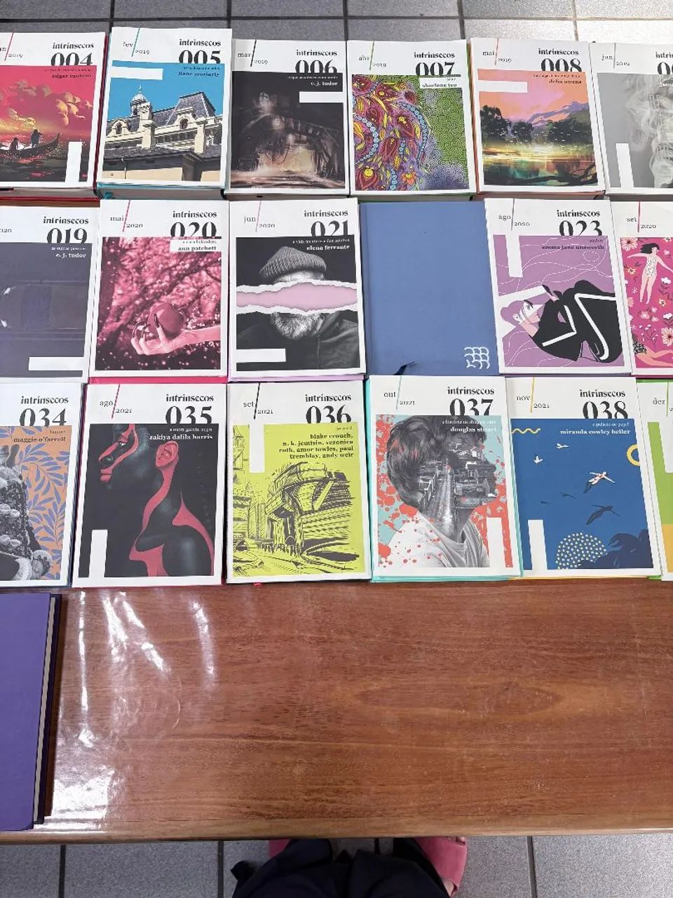 Coleção Intrínsecos completa - 49 livros capa dura + quase todas as ...