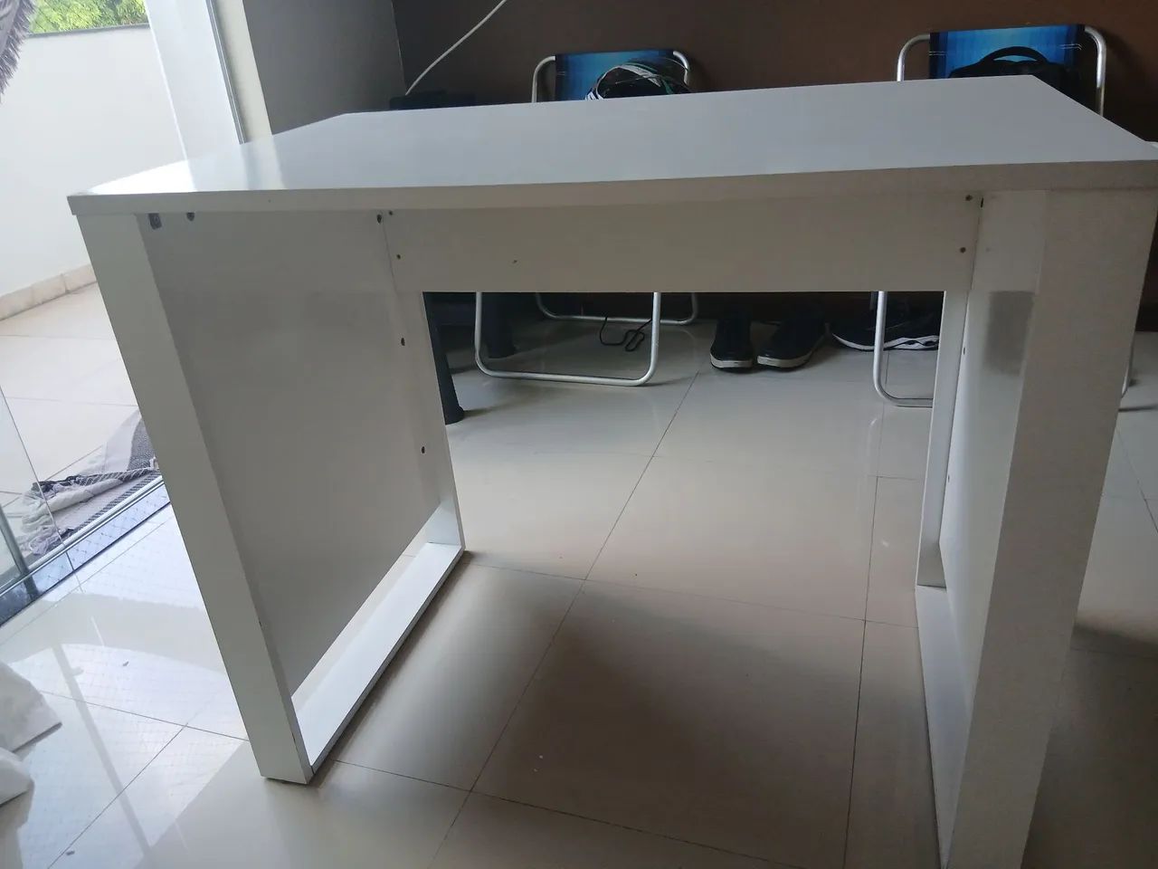 Escrivaninha MDF com acabamento UV