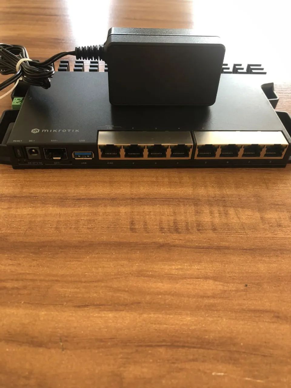 MikroTik RB5009UG+S+IN usado. - Foto 3