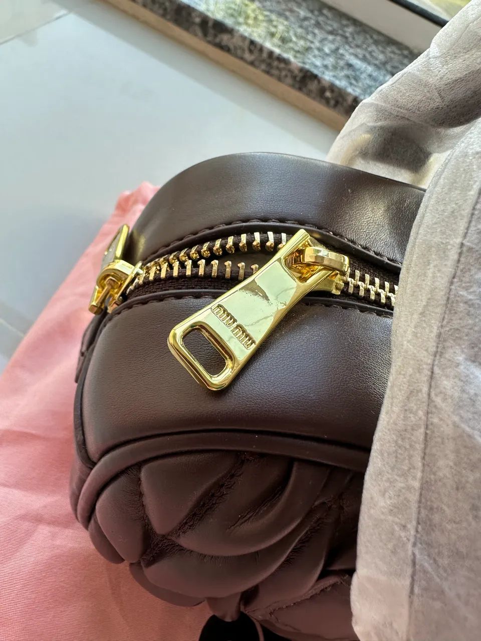 MIUMIU - Bolsa de luxo acolchoada- Acompanha todos os itens  - Foto 3