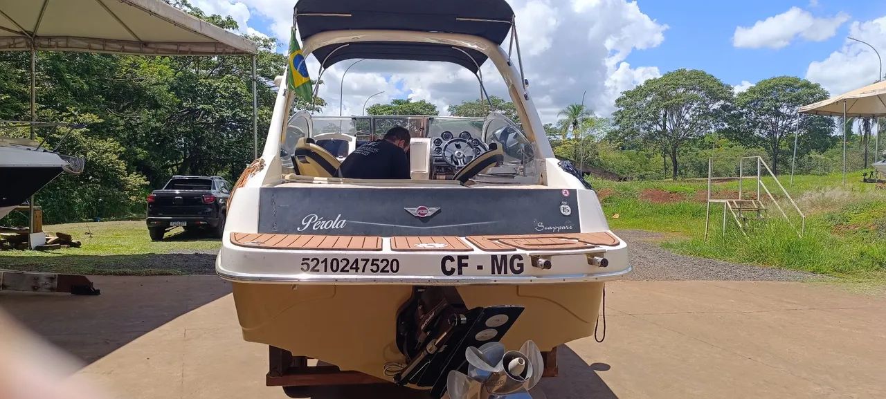 Lancha ano 2017 cabinada 23 pés rabeta bravo3 250 hp - Foto 4