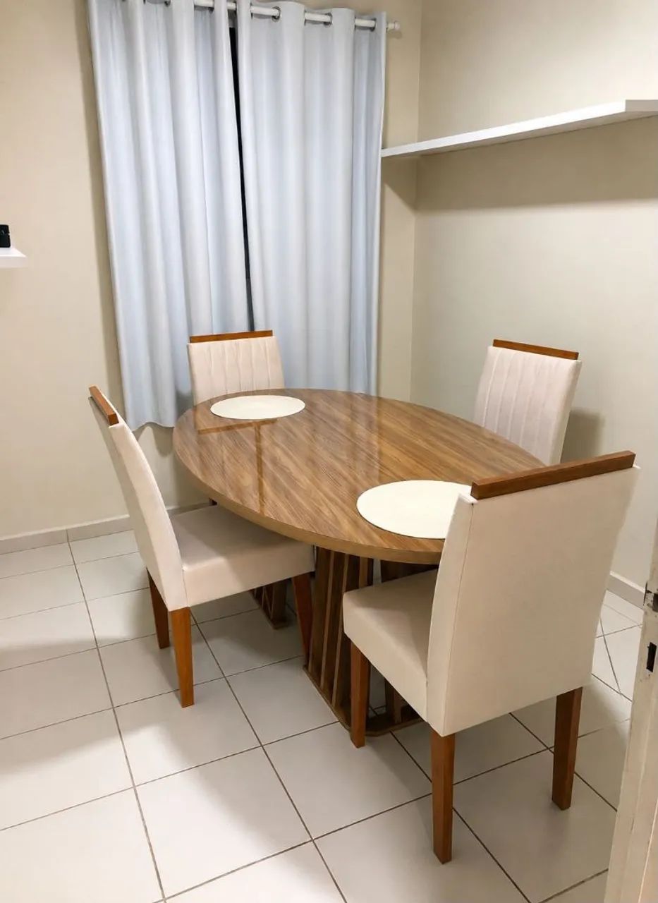 Mesa Amadeirada em vidro ( 4 cadeiras )