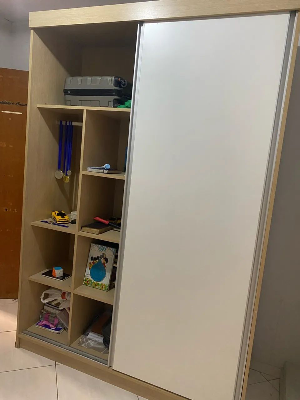 Vende-se Guarda-roupa de solteiro  - Foto 2