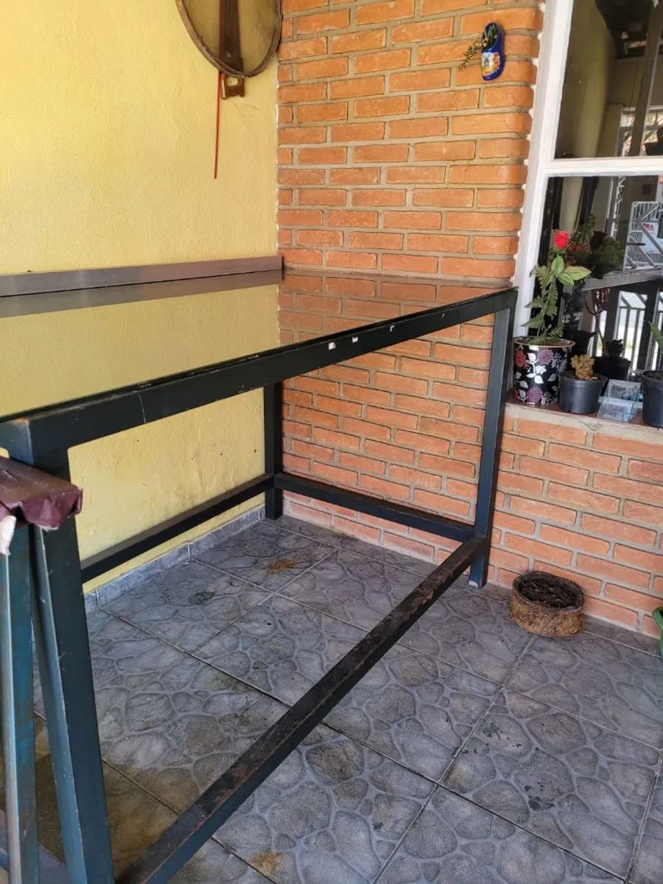 Mesa de aço com tampo de blindex 