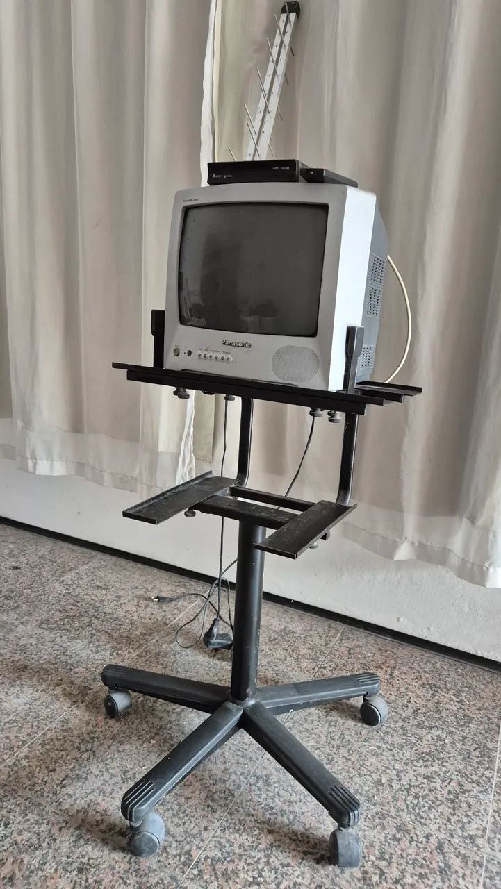 Vendo TV Panasonic 14 polegadas estado de nova R$199,00.