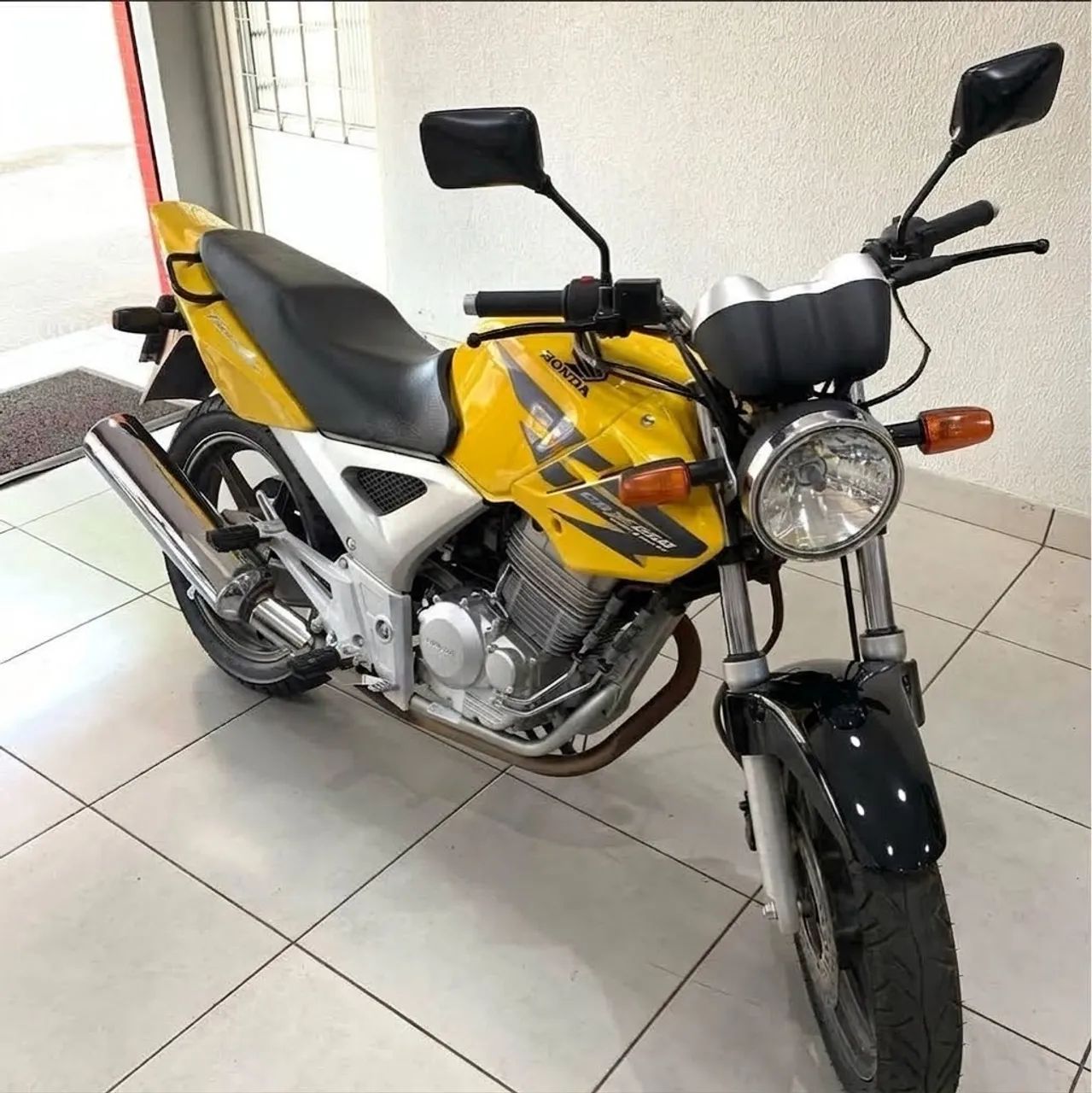 Honda twister 250 em dia e rodando bem - Foto 4