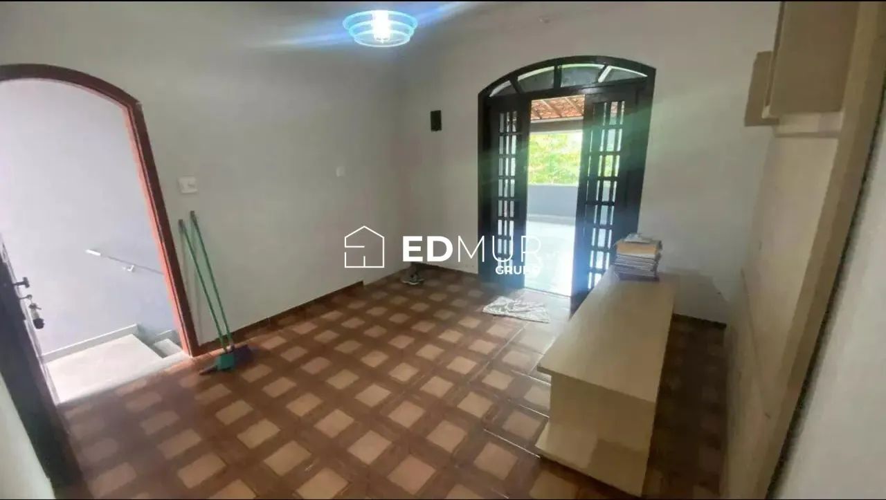 SOBRADO para EM BREVE com 244m² no bairro Parque Gerassi com 3 quartos e 2 vagas. Santo An