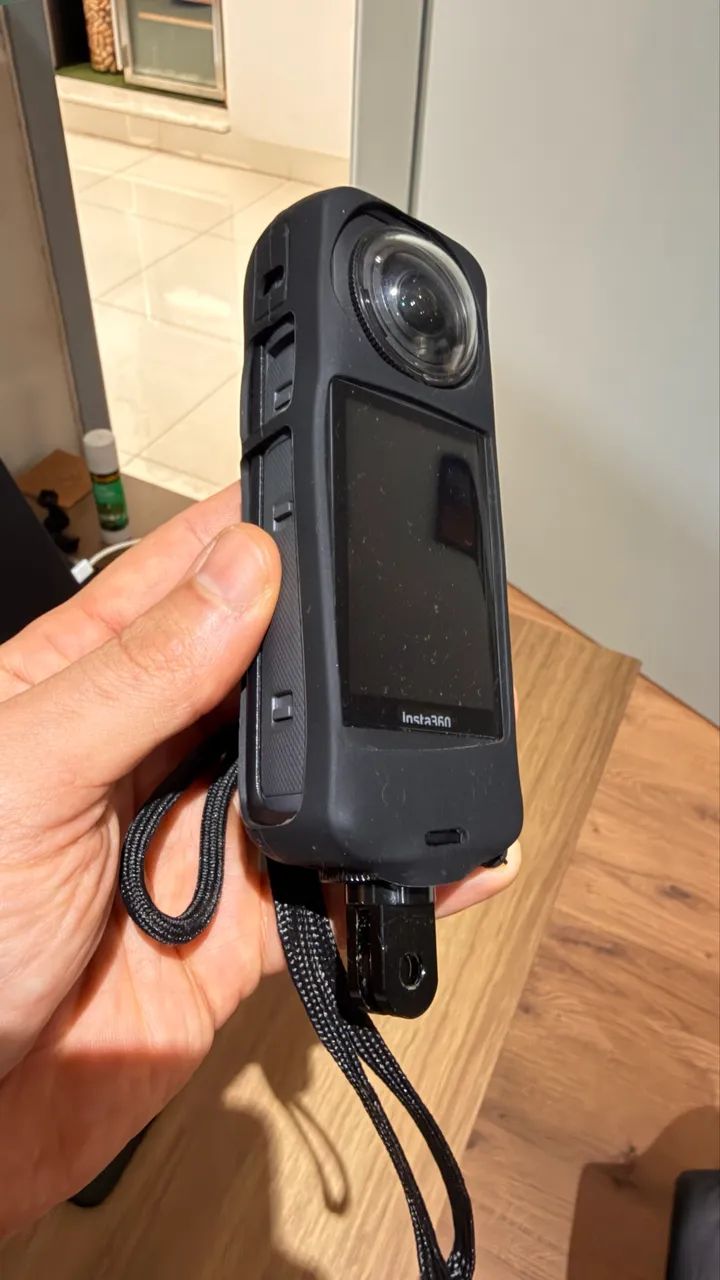 Insta 360 X4