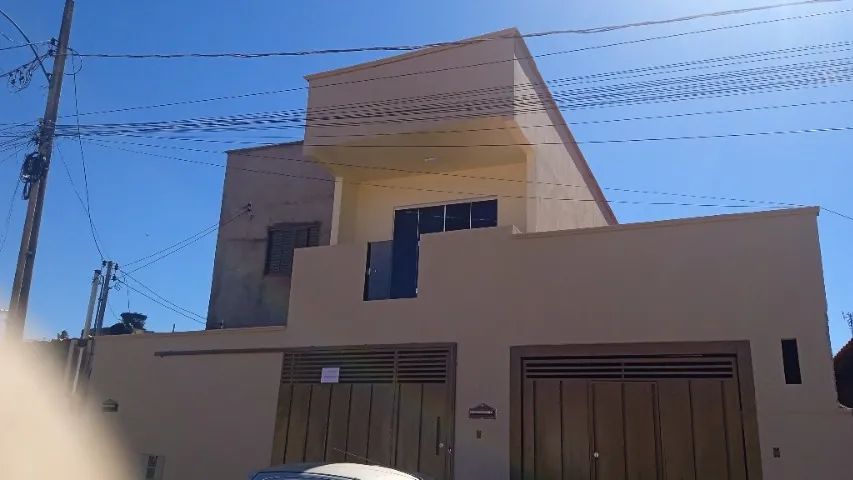 Aluga parte superior do sobrado 