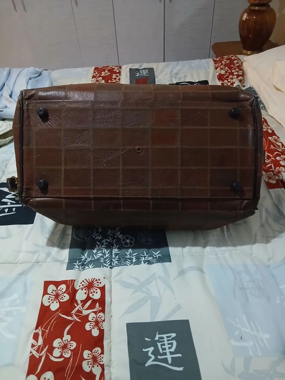 MALA DE VIAGEM GRANDE EM COURO LEGÍTIMO ARTESANAL PATCHWORK EM ÓTIMO ESTADO  - Foto 3