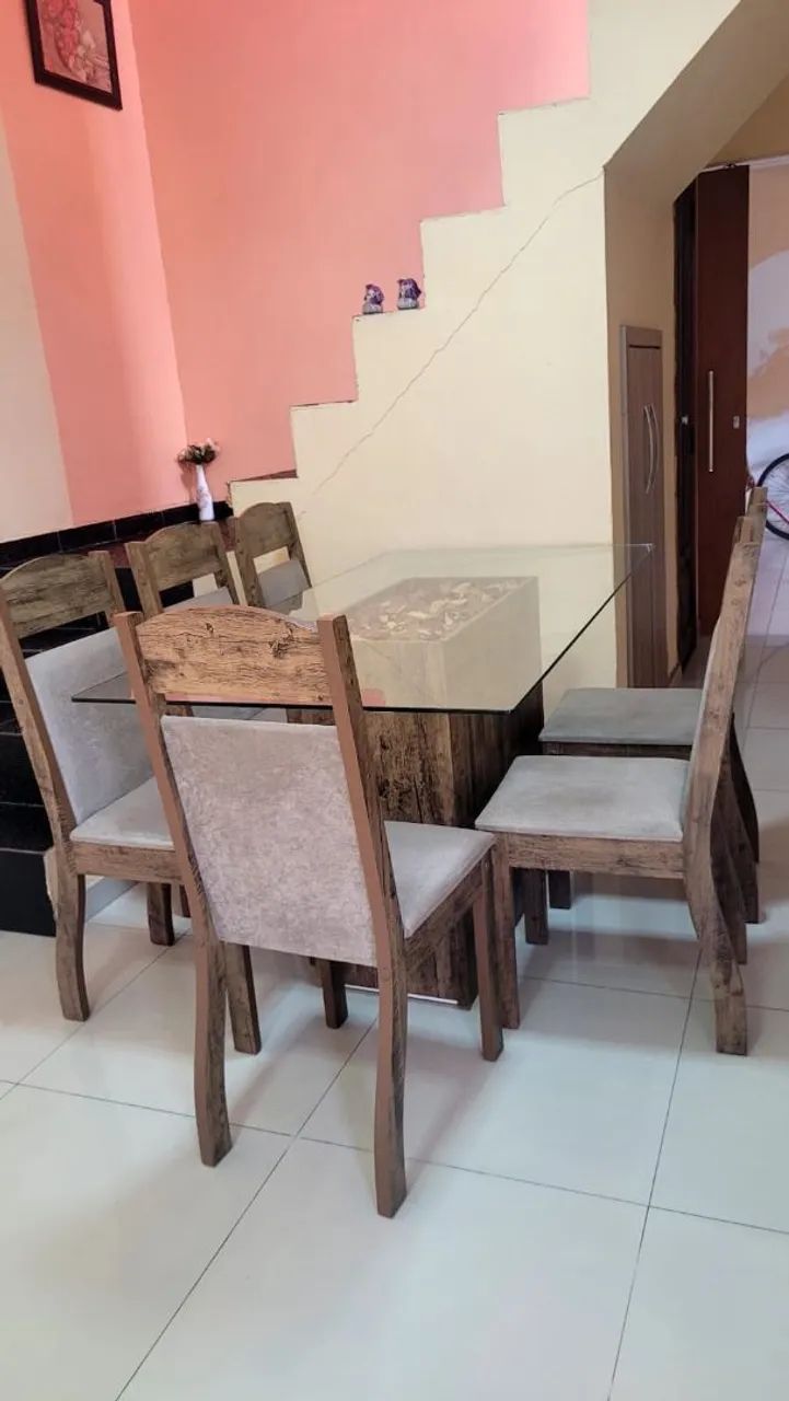 VENDO MESA DE JANTAR COM 6 CADEIRAS