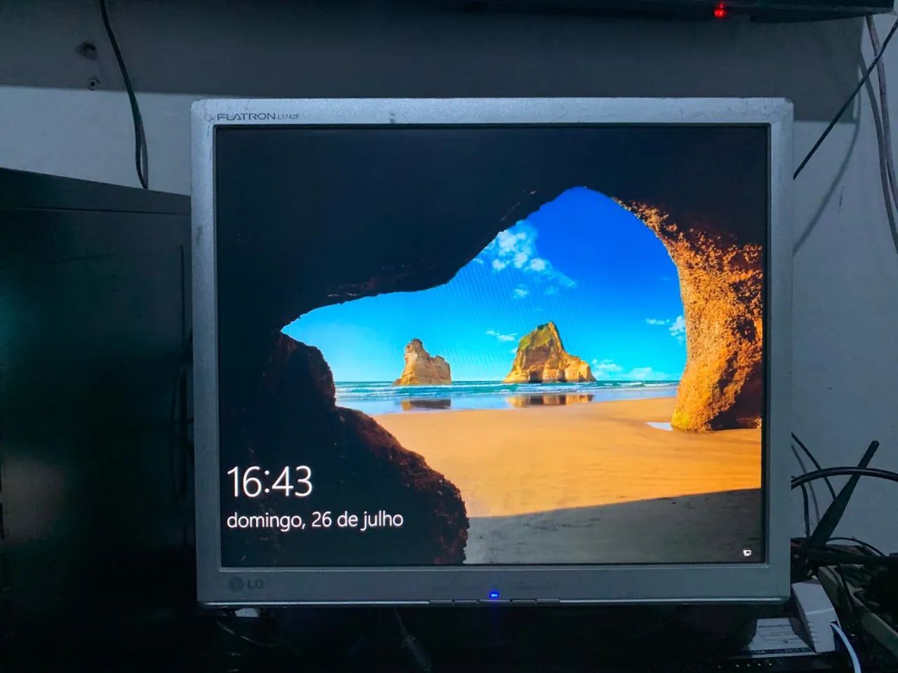 Monitor LG Flatron" L1742P -- Funcionando perfeitamente | Usado