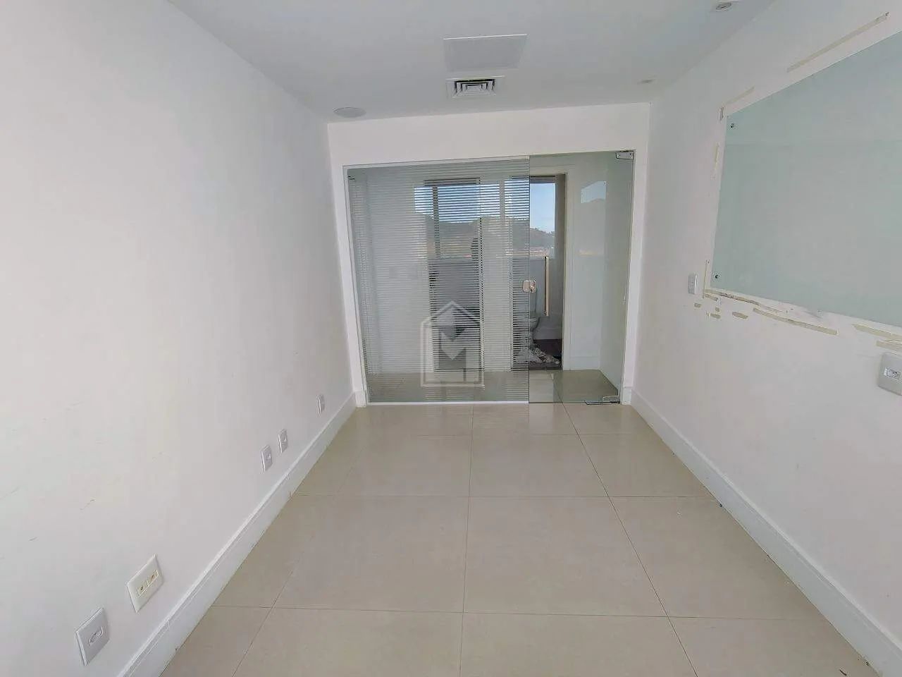 Excelente Sala Comercial no Edifício Petro Tower  45 m² | Pronta para Uso - Foto 5