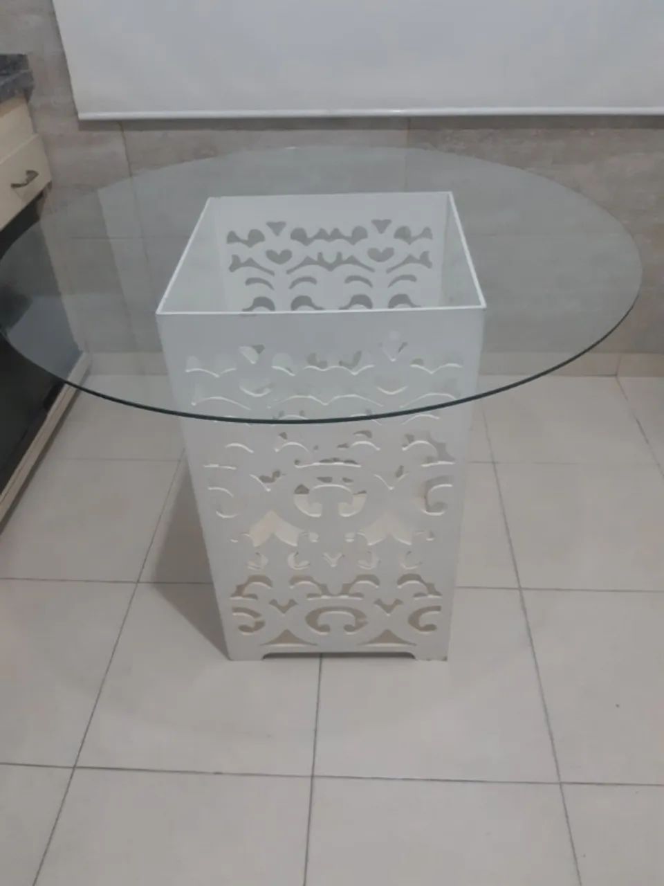 mesa redonda de vidro