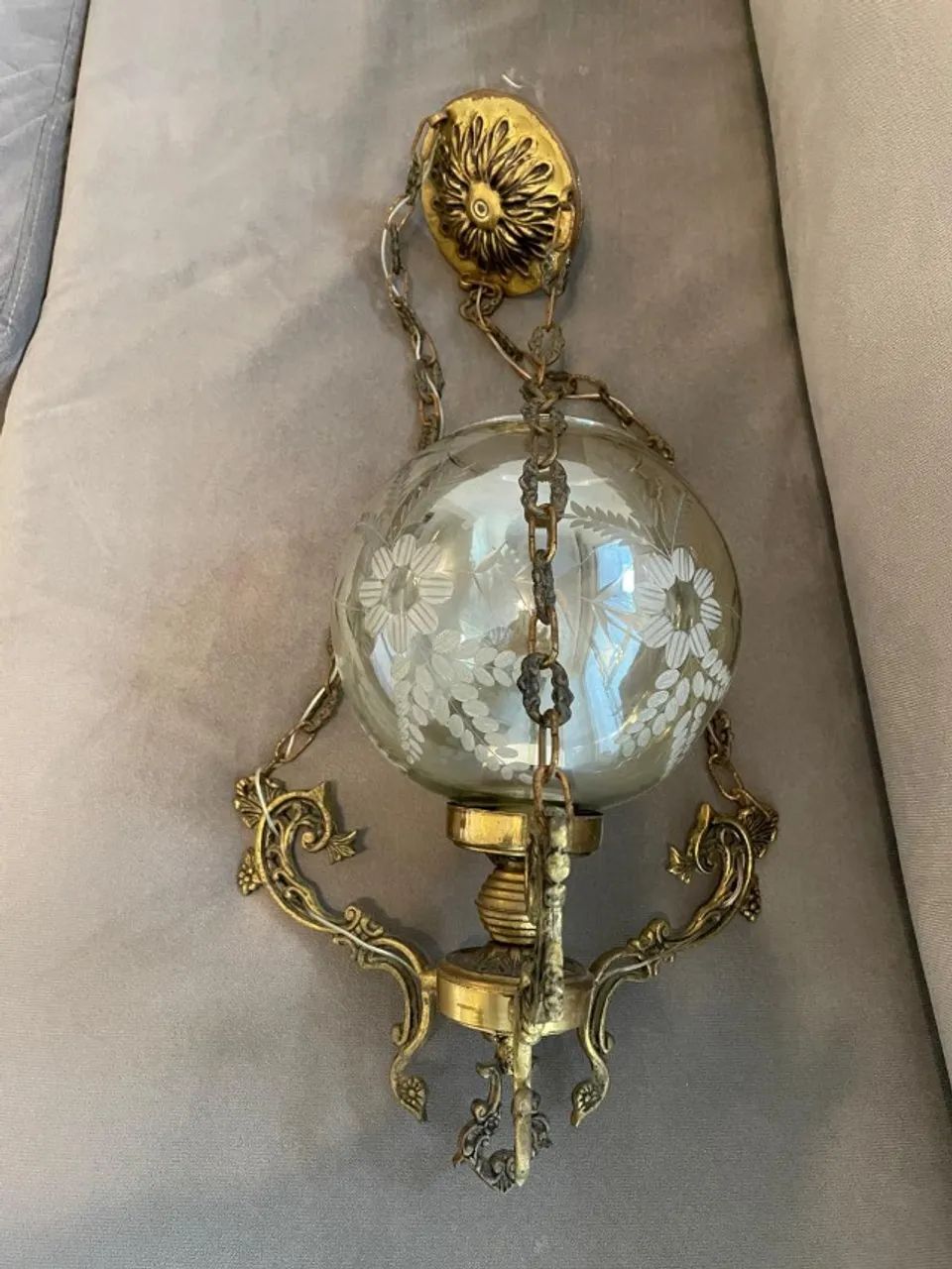 Conjunto com 2 lustres e 2 arandelas antigas de vidro - Foto 2