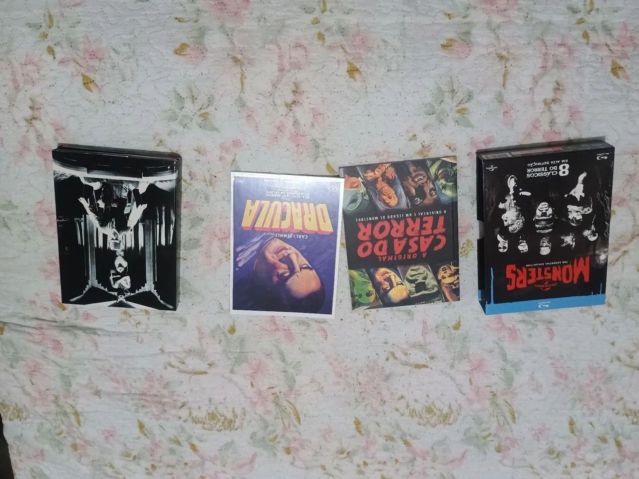 Monsters: The Essential Collection - Foto 2