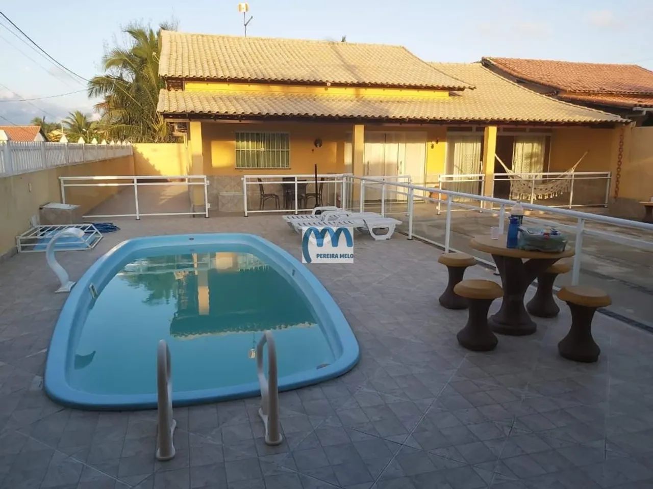EXCELENTE CASA NA QUADRA DA PRAIA JACONE.