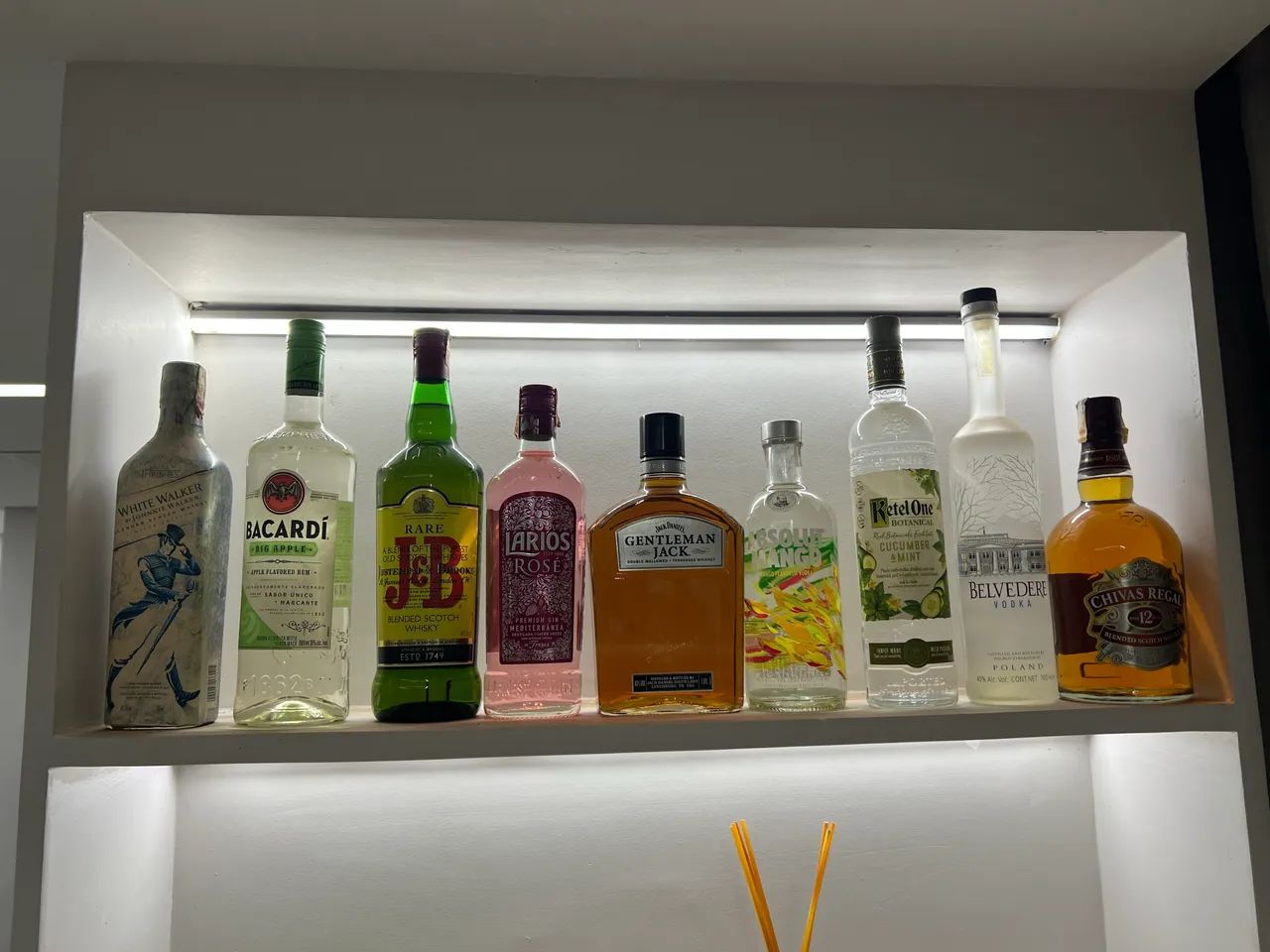 Vendo adega pessoal de wish, vodka e gin - Foto 2