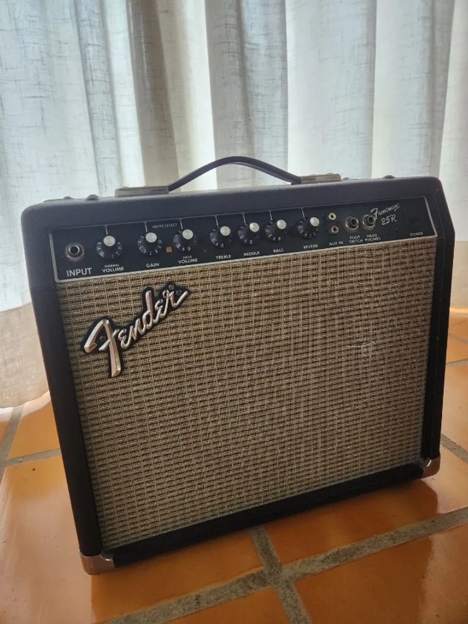 Cubo FENDER FRONTMAN 25R - Instrumentos musicais - Atiradores