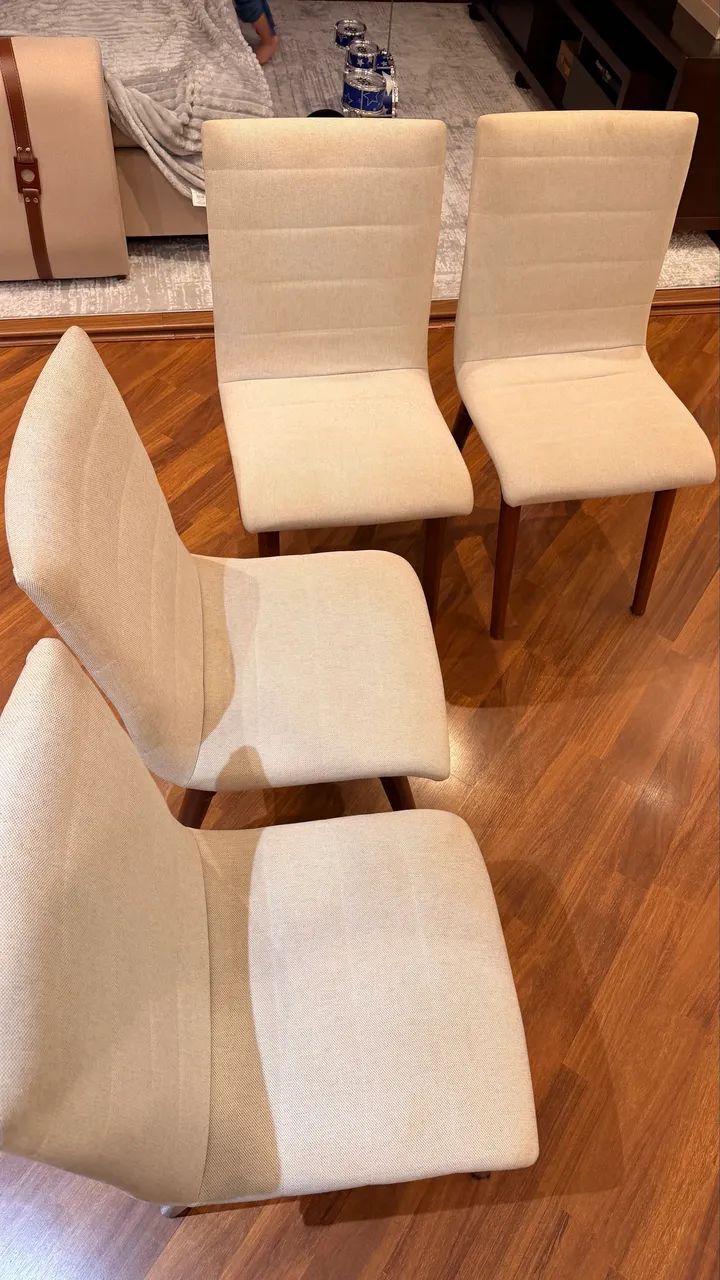 Conjunto com 4 cadeiras estofadas bege - R$ 550,00 - Foto 4