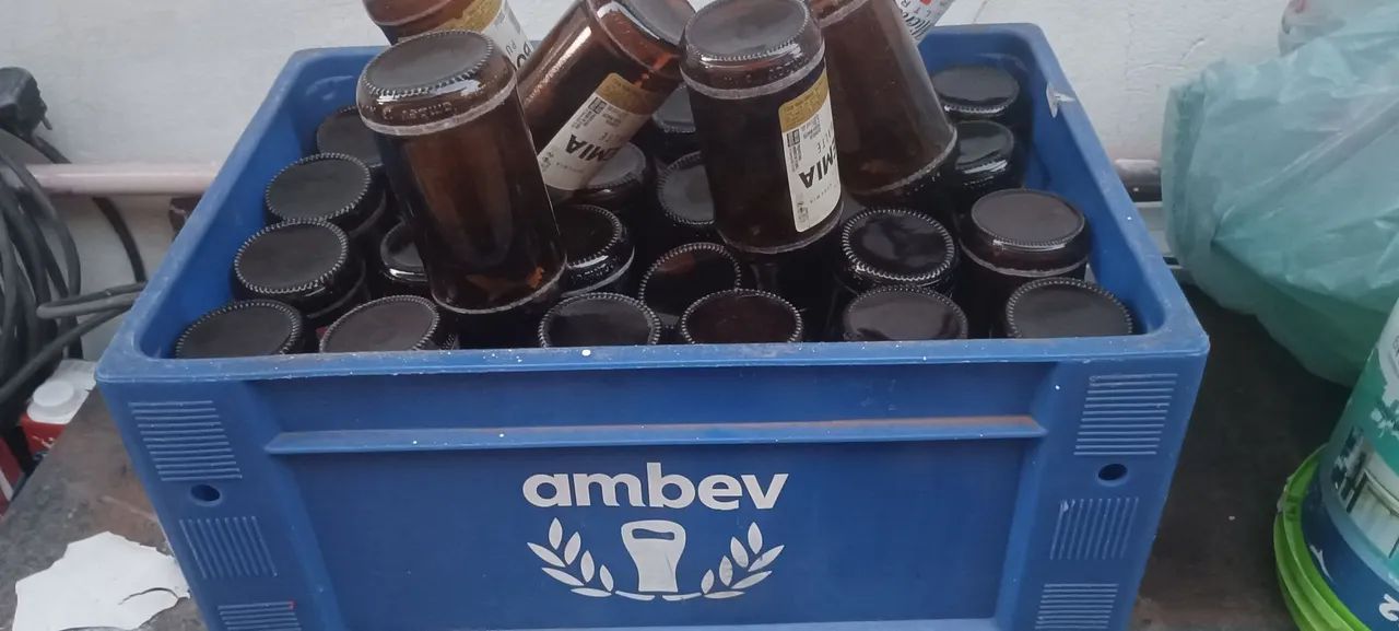 Vendo caixa AmBev com 29 barrigudinha 