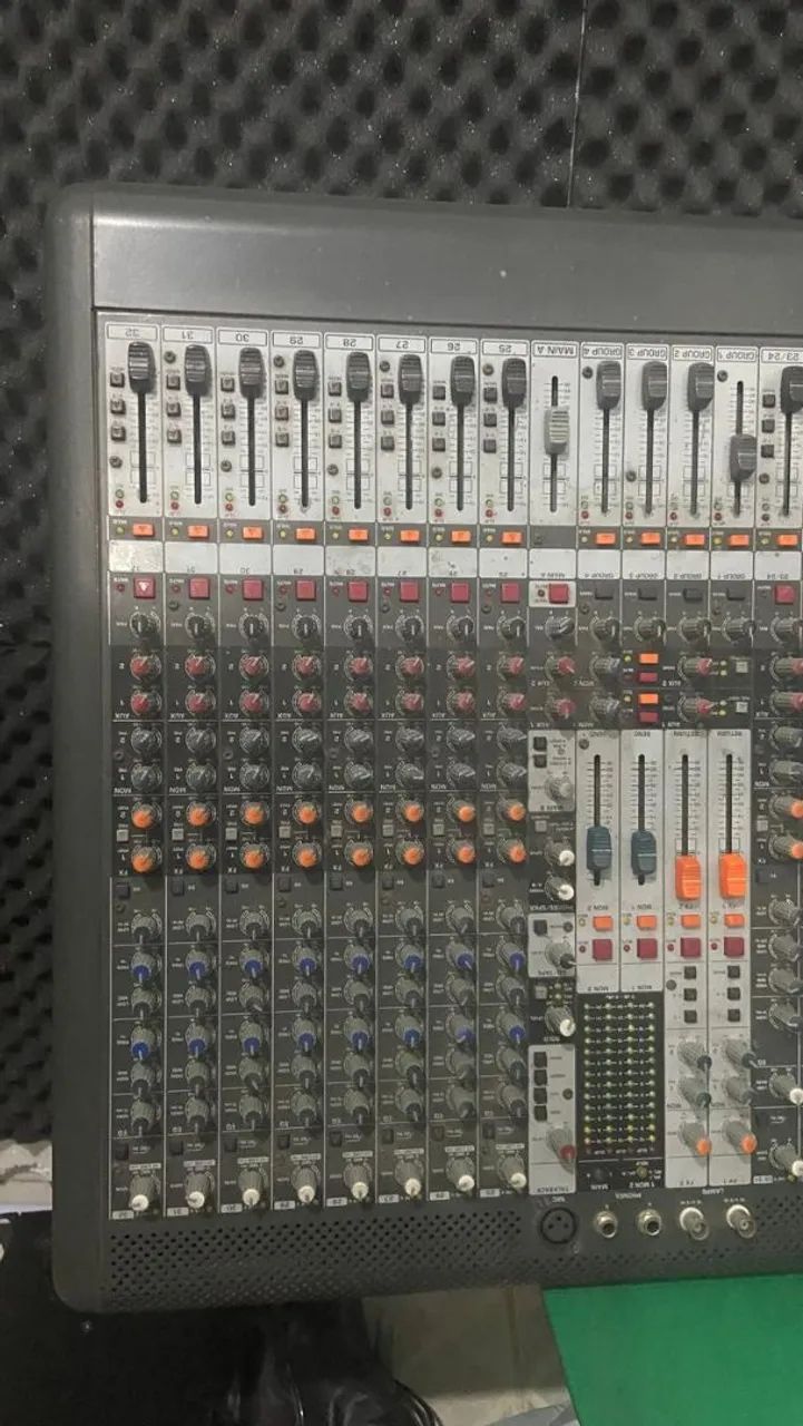 Mesa Behringer  - Foto 5