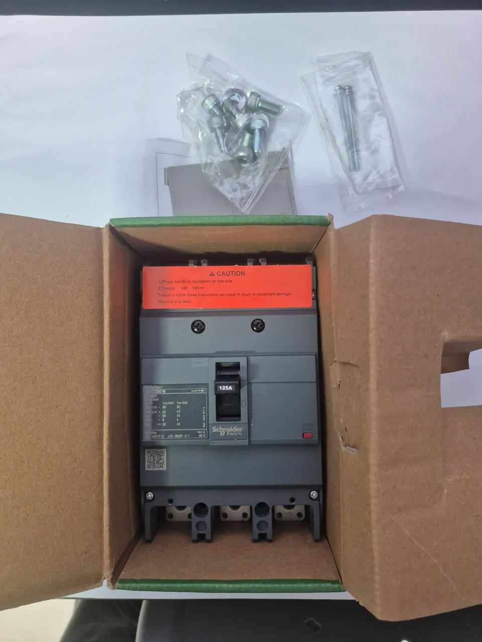 Disjuntor Tripolar EZC 250 N 3125 - Foto 2