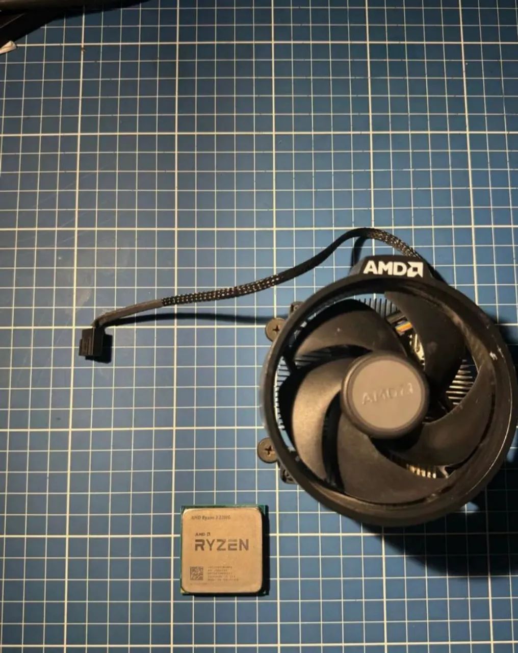 AMD Ryzen 3 3200G + Cooler Original - Foto 2