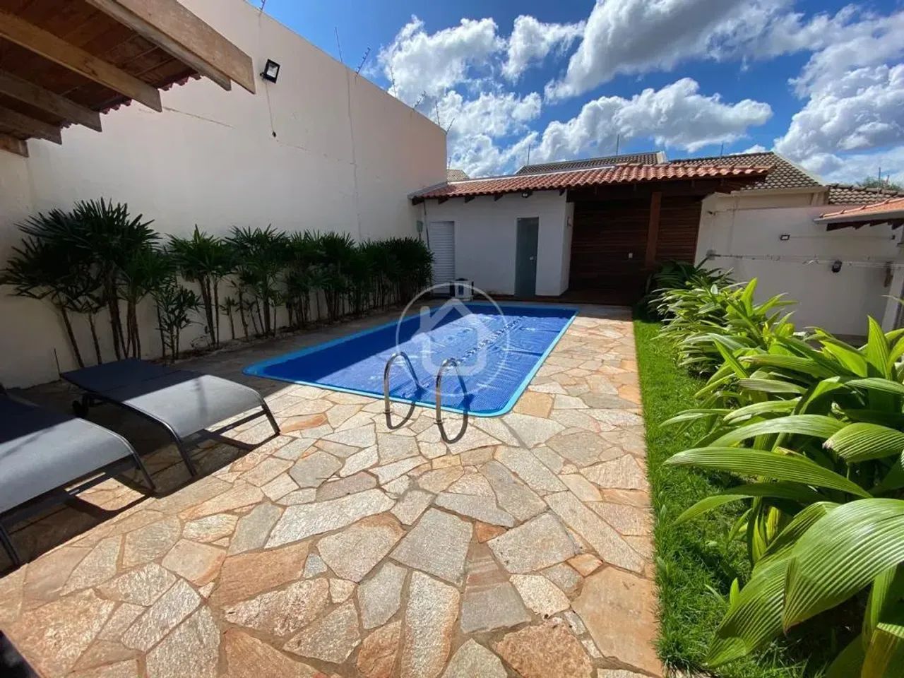 SOBRADO COM 05 DORM. SENDO 03 SUITES - Foto 4