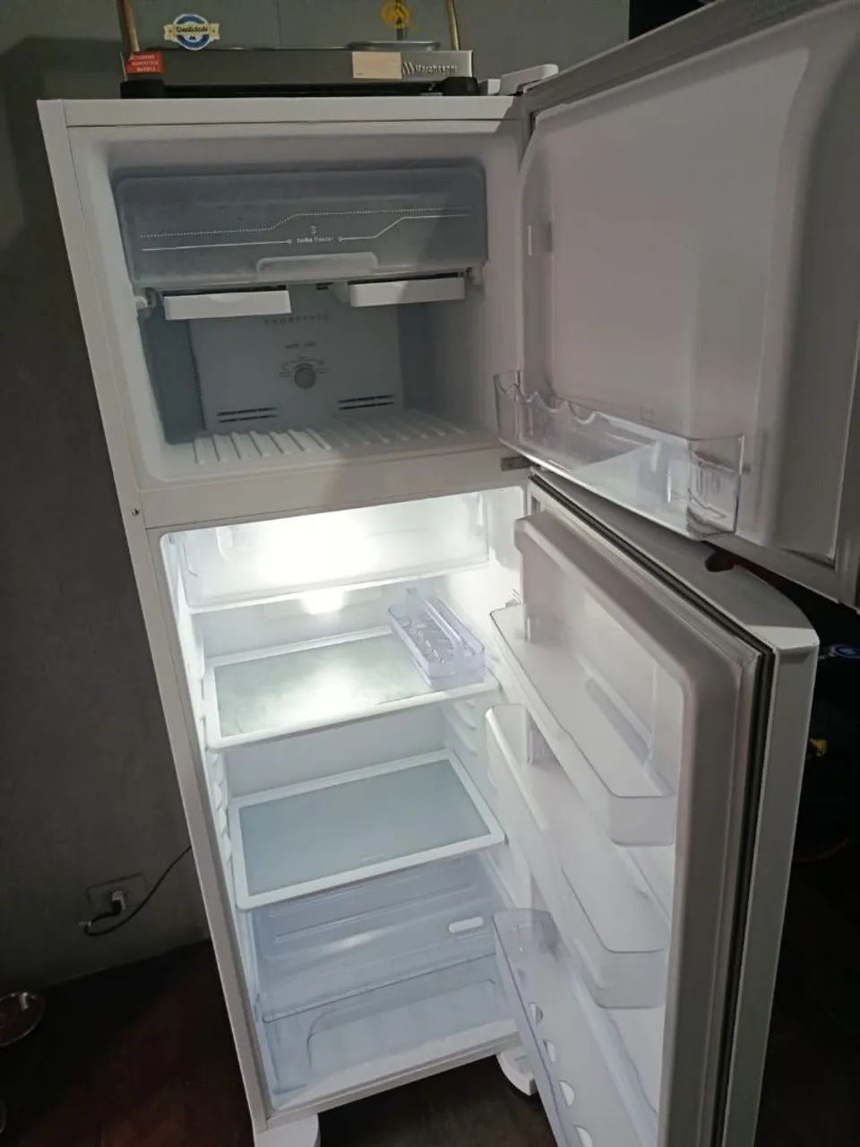 Vendi geladeira praticamente nova. - Foto 2
