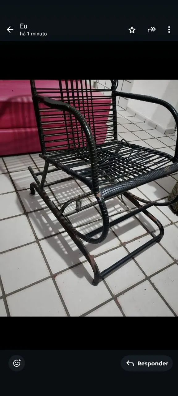 Cadeira de balanço e sofá sendo que o sofa transformar em cama - Foto 2