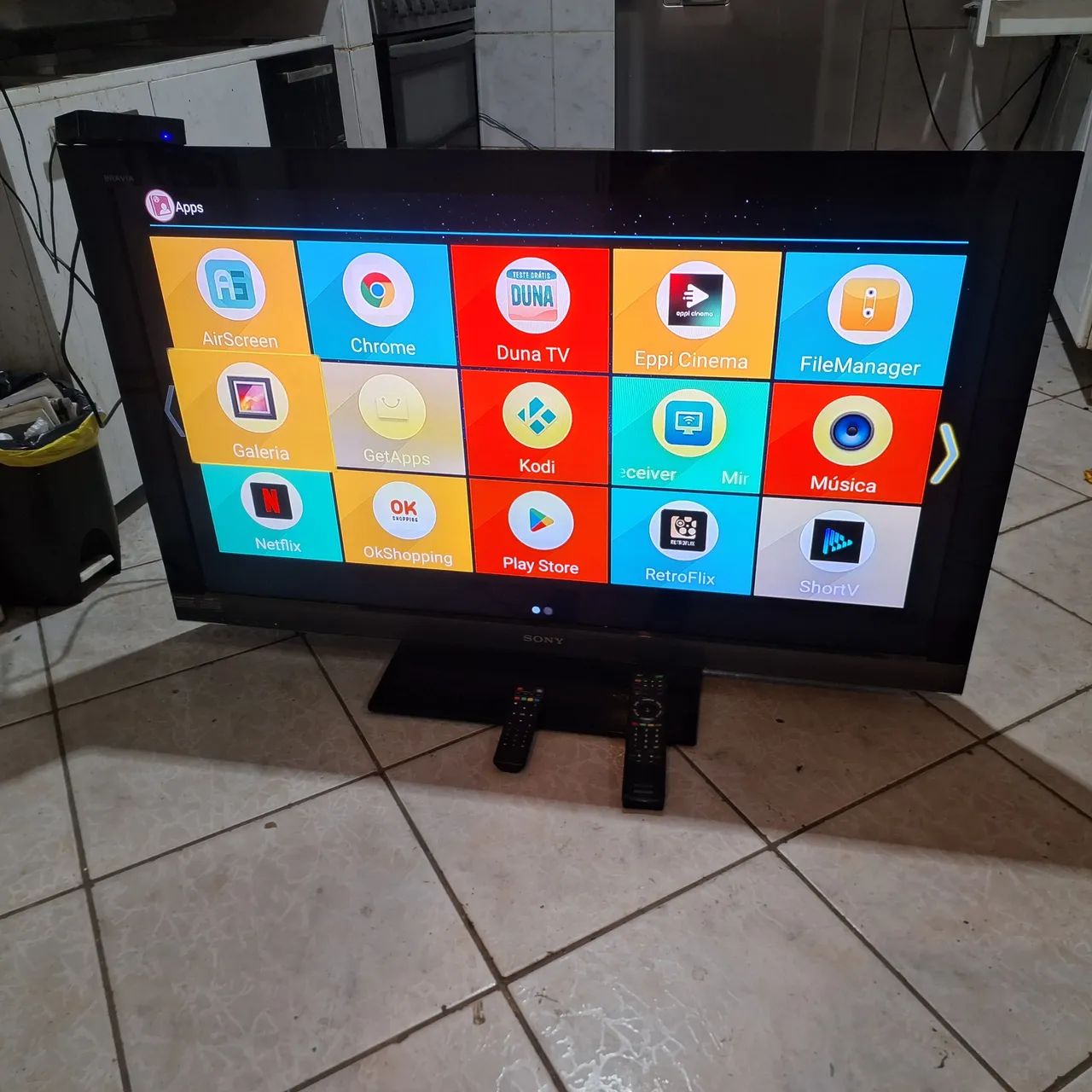 Vendo TV SONY LCD 46 polegadas semi nova unico dono não é SMART mas tem SMARTBOX ANDROID