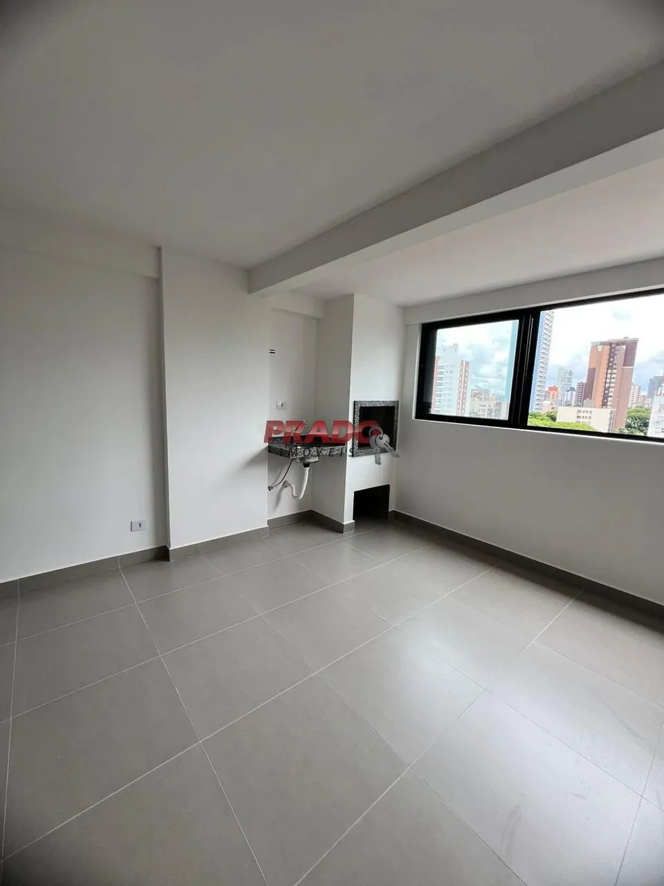 Apartamento à venda em Maringá, Zona 07, com 1 suíte, com 75 m²
