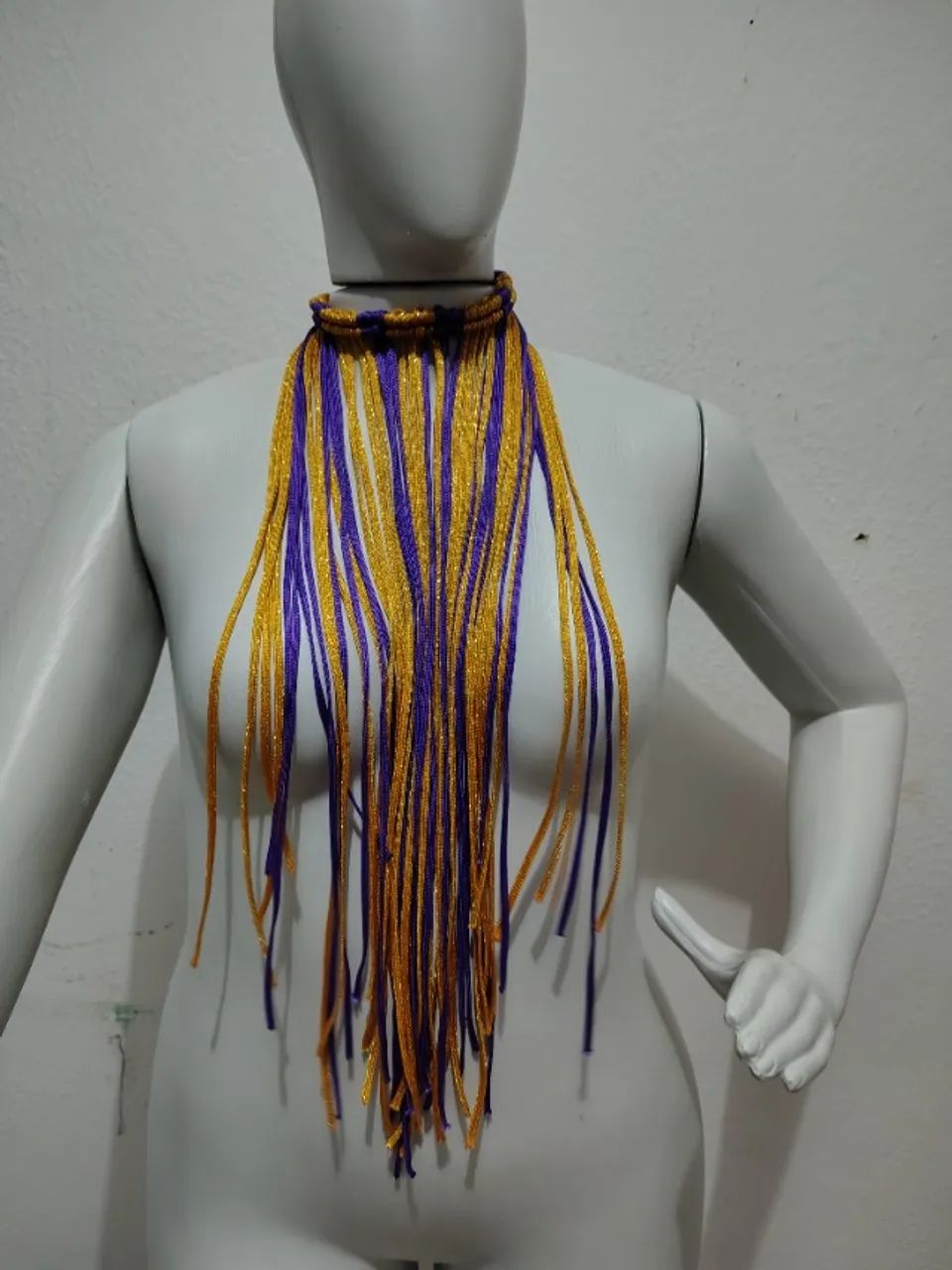 Colar de macramê roxo e dourado - Foto 2