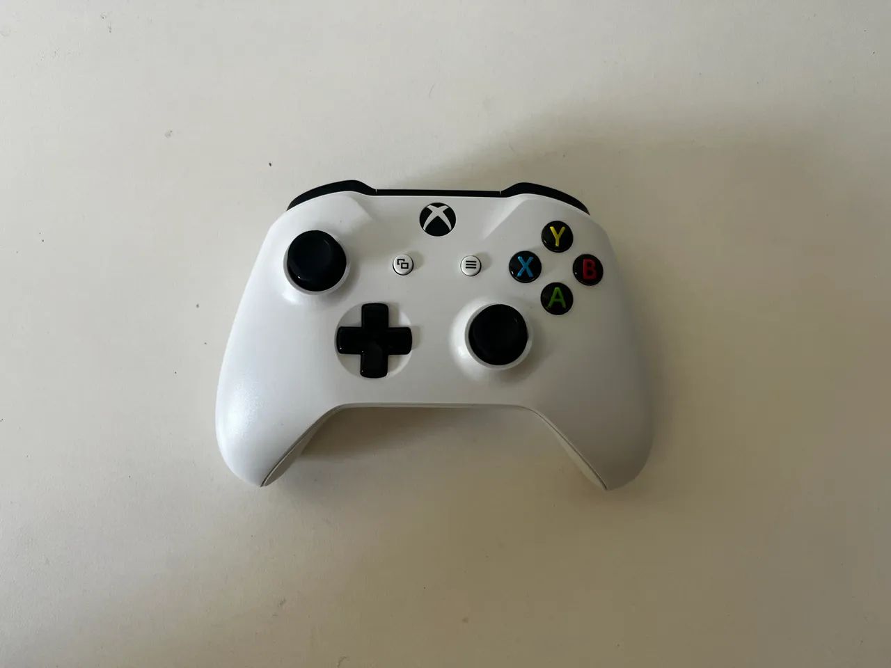 Xbox One S 1TB + Controle + Cabos | Funcionando Perfeitamente - Foto 2