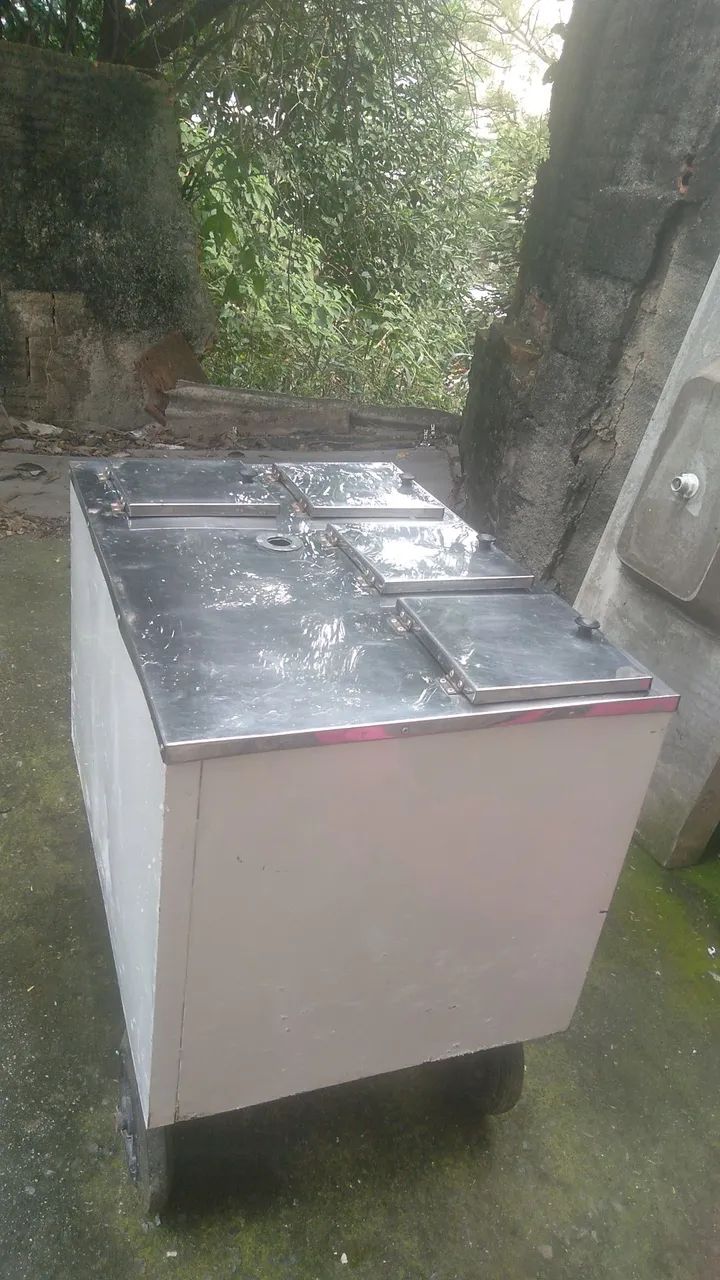 Vendo carrinho de cachorro quente  tem rodinhas em um bom estado - Foto 3