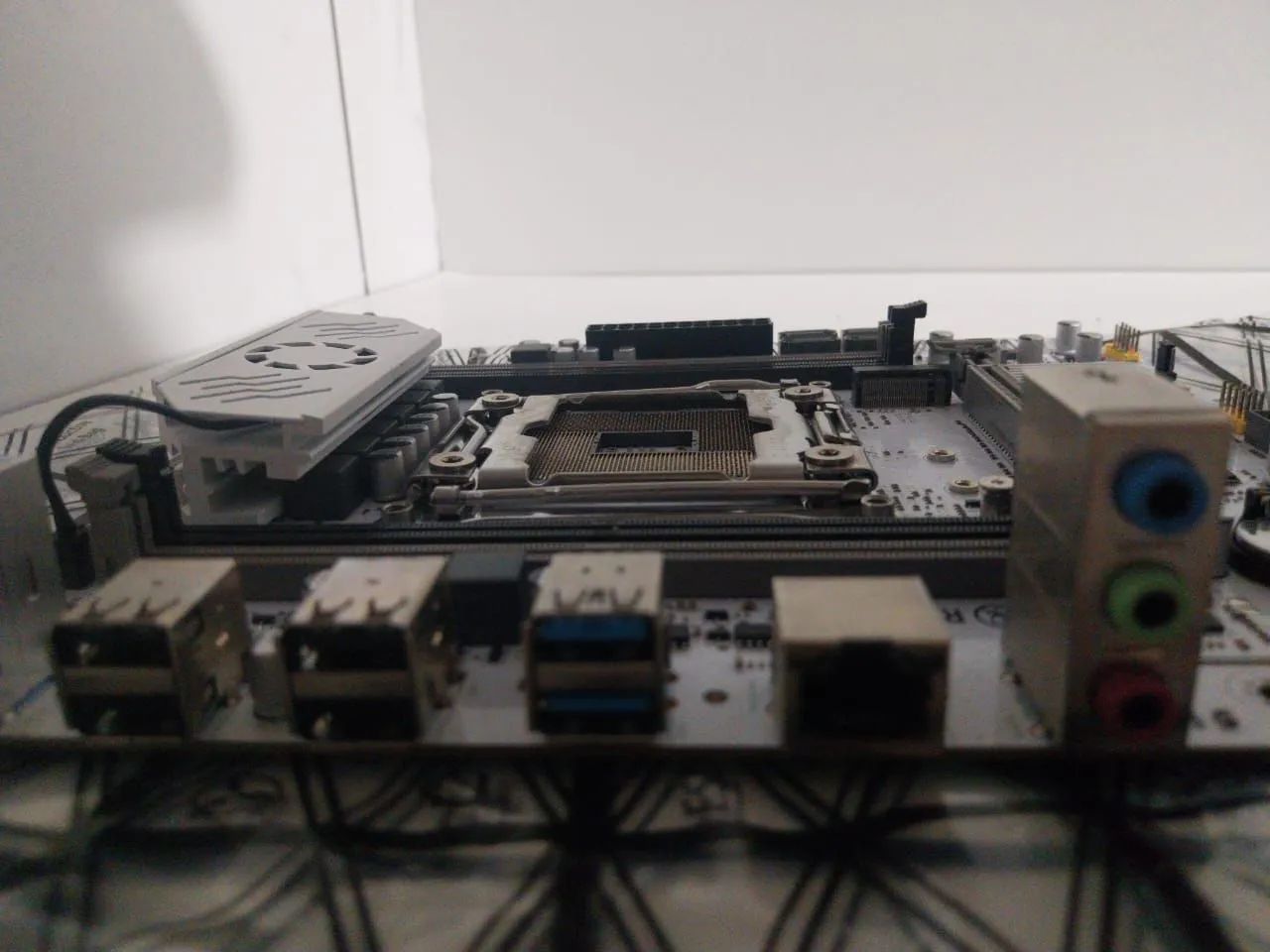 Placa mãe X99 qiyida d4 (COM DEFEITO) - Foto 2