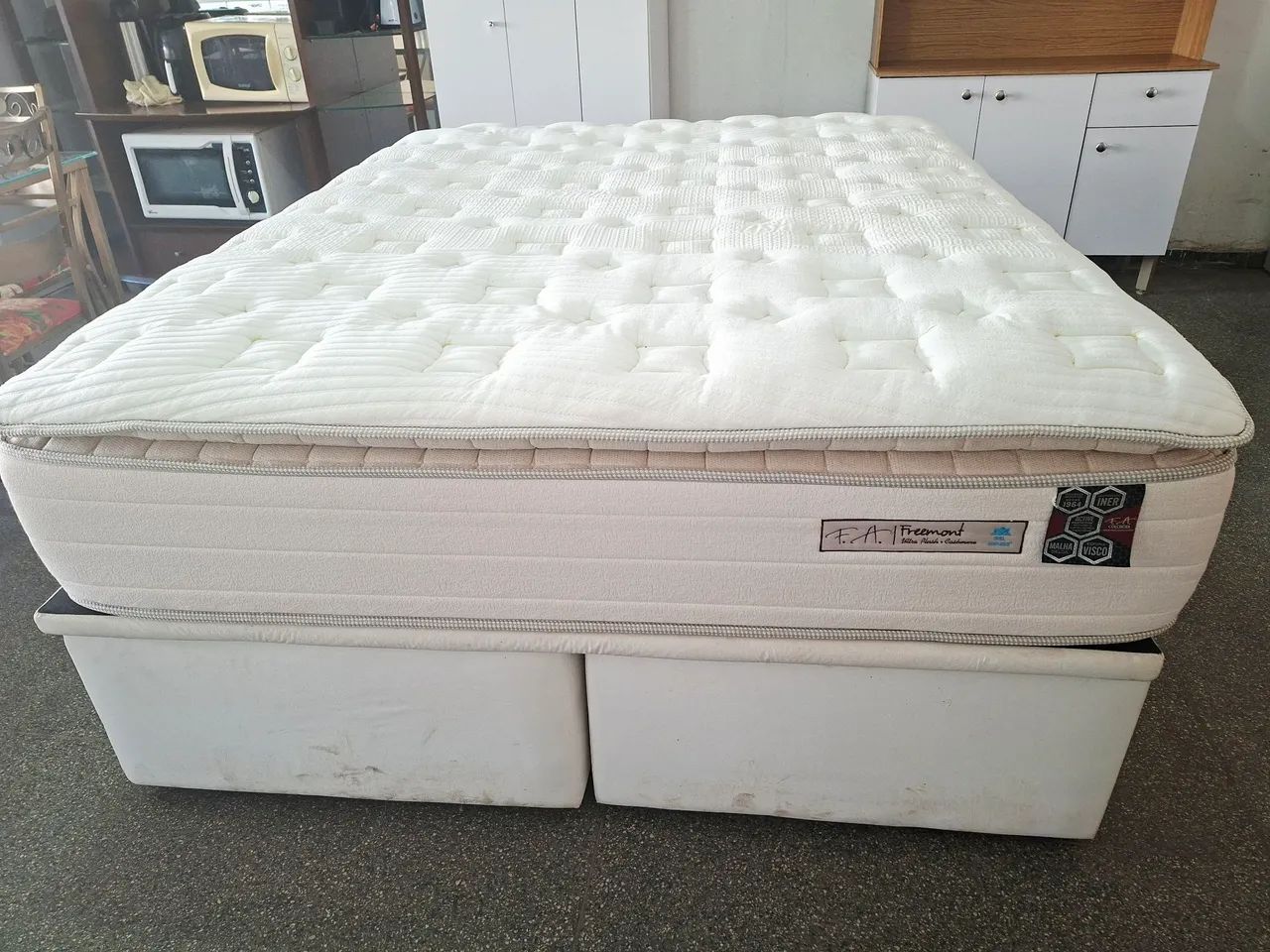 Cama box Queen size Bau colchão F.A molas ensacadas bambu 