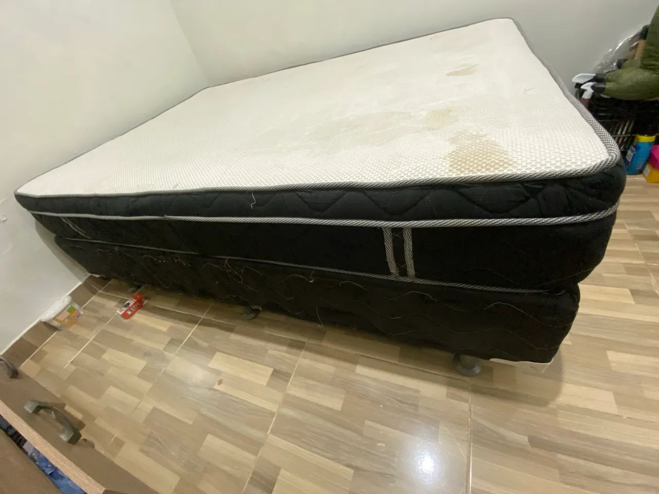 Vendo cama box casal completa, composta por colchão + base box. - Foto 3