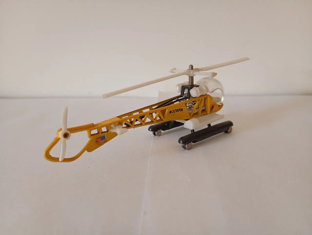 Zylmex - Miniatura Helicóptero Bell 47 - Foto 3