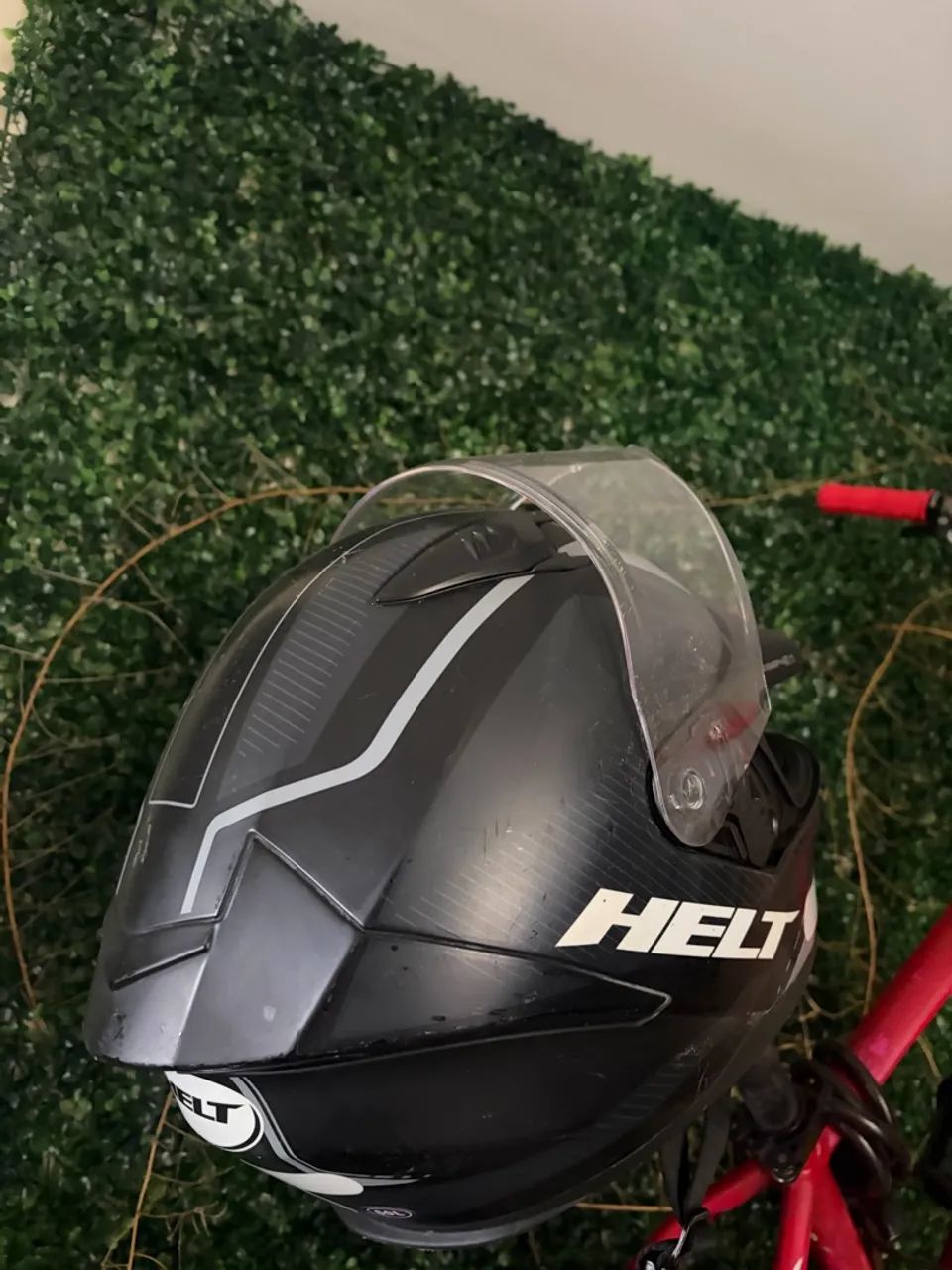 Capacete helt usado