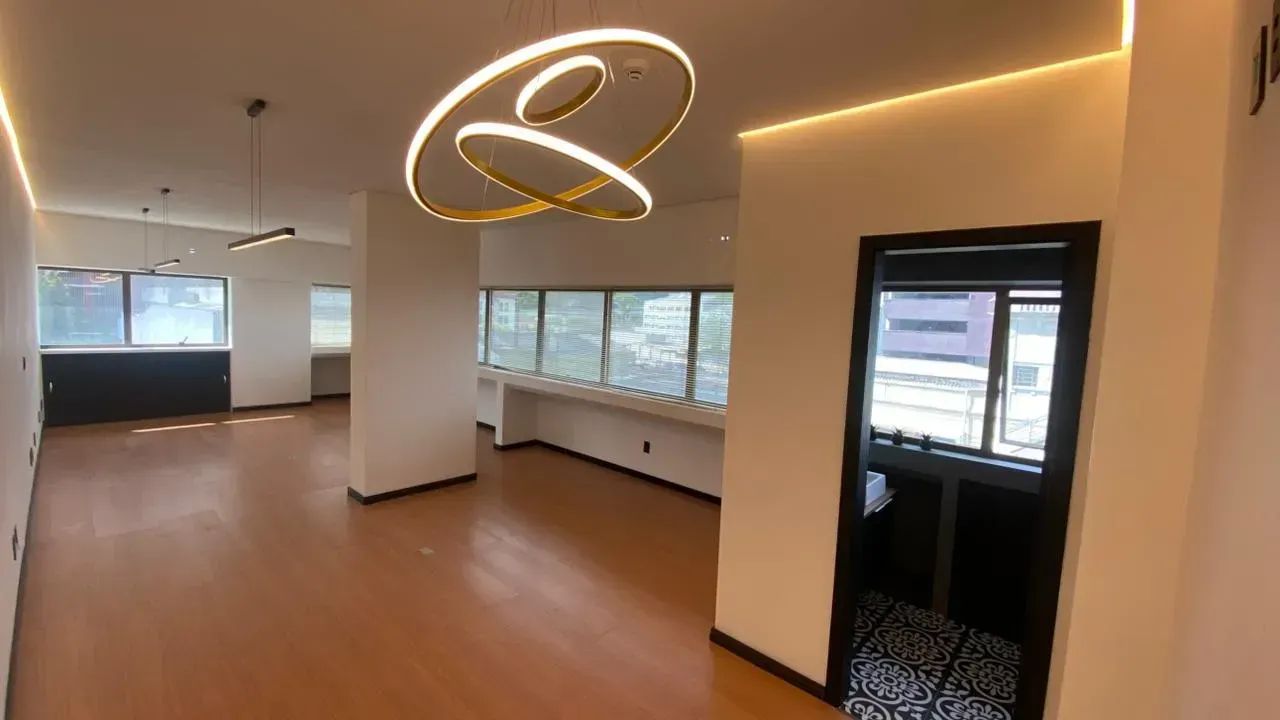 Sala Comercial recém reformada no centro de Joinville/SC.