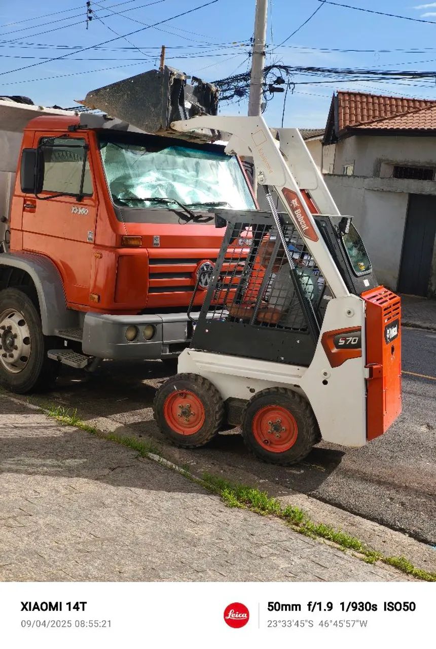 BOBCAT S70 LOCAÇAO a menor mini carregadeira - Foto 4