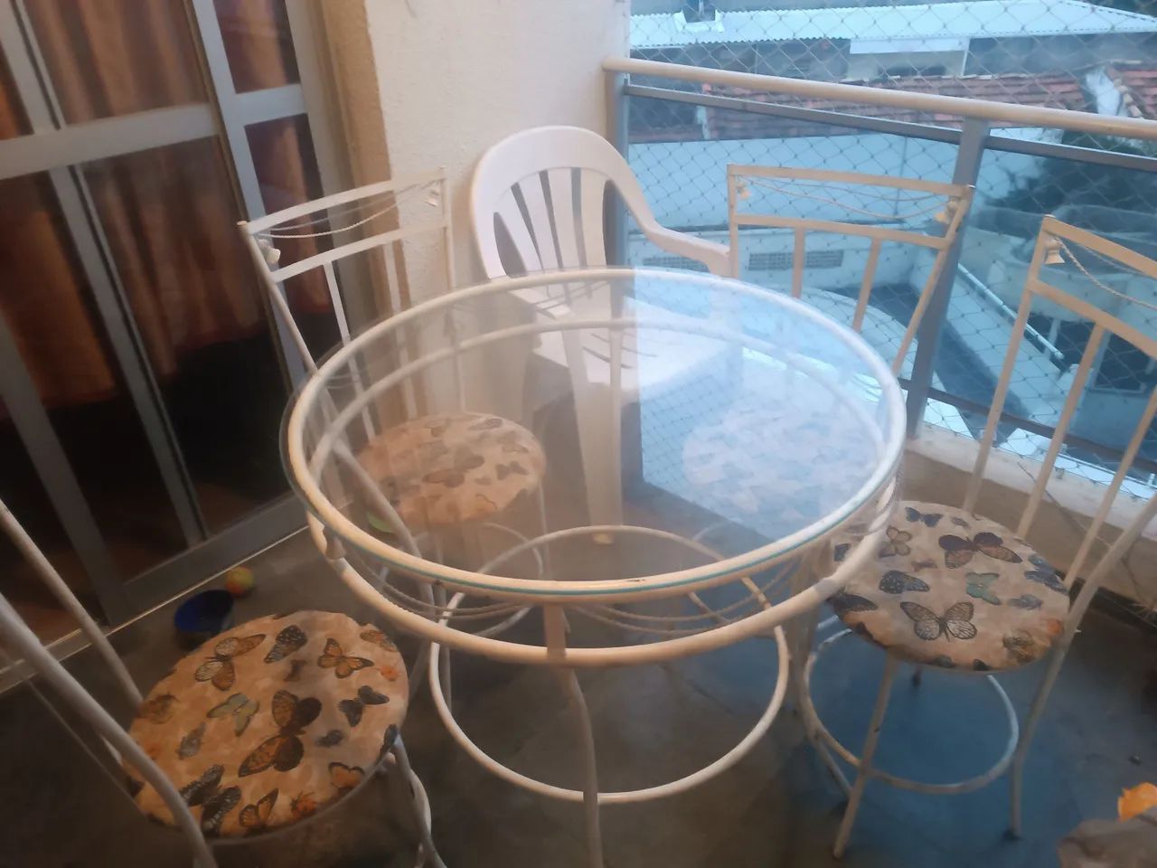 Mesa Redonda ideal para cozinha, sala de jantar ou Varanda com 4 Cadeiras - Ferro Branco - Foto 4