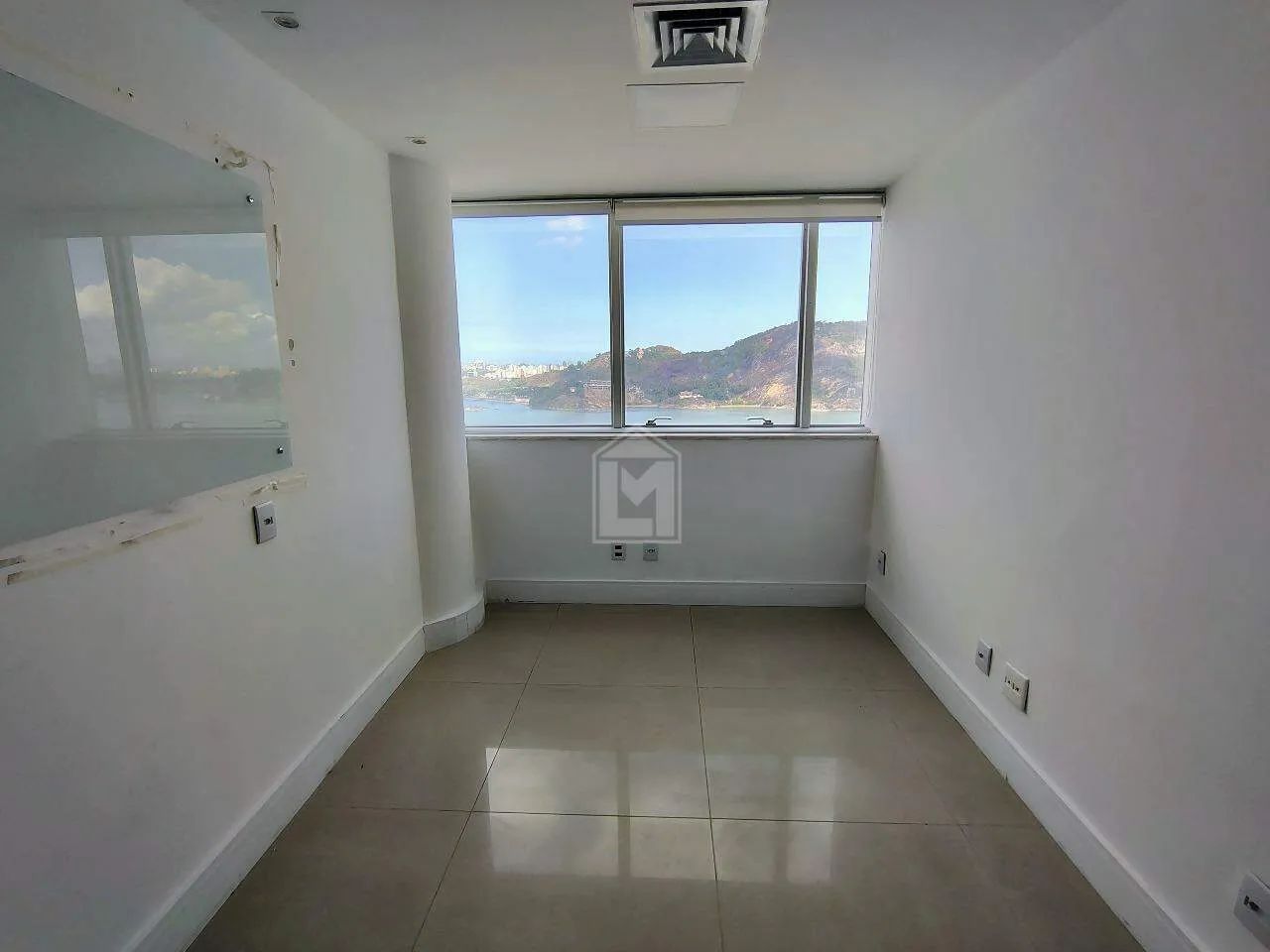 Excelente Sala Comercial no Edifício Petro Tower  45 m² | Pronta para Uso - Foto 4