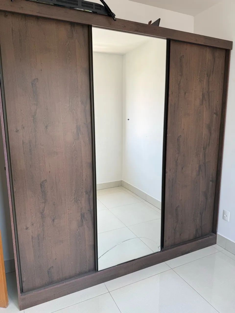 VENDO 2 guarda roupas usados