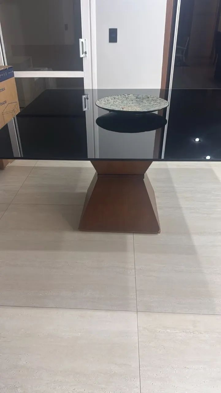 mesa  de vidro e seis cadeiras - Foto 2