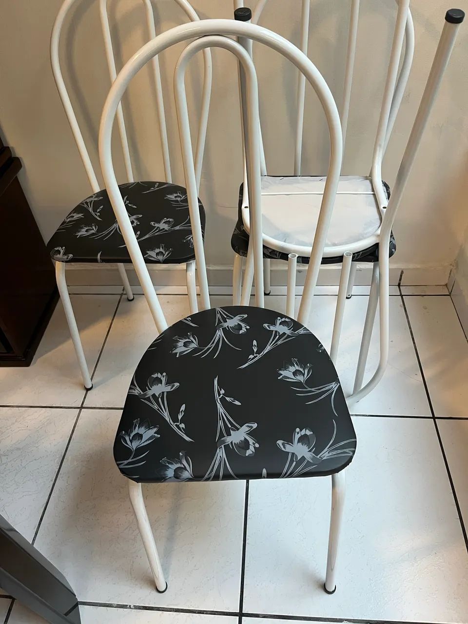 Vendo cadeiras novas - Foto 4