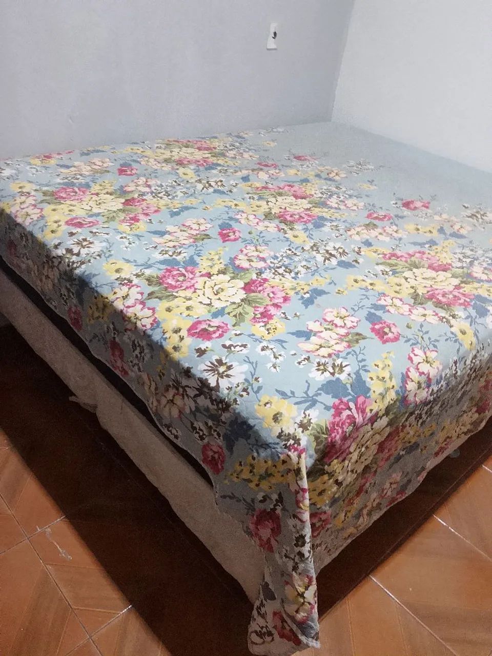 Cama box casal Queen usado 